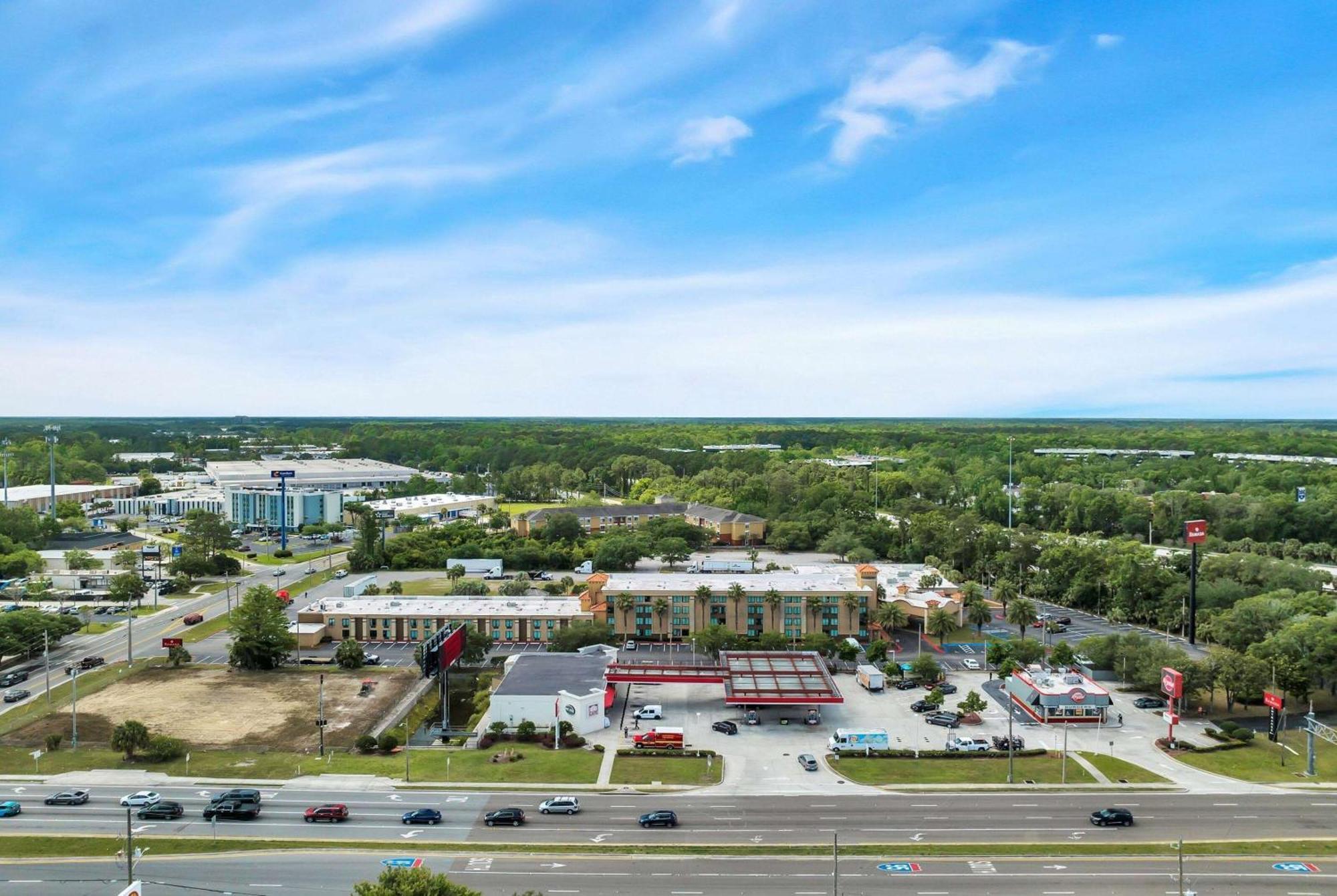 Ramada By Wyndham Jacksonville I-95 By Butler Blvd Екстер'єр фото